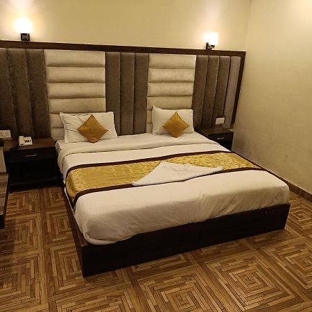 Hotel The Grand Orion Chinhat Exterior foto