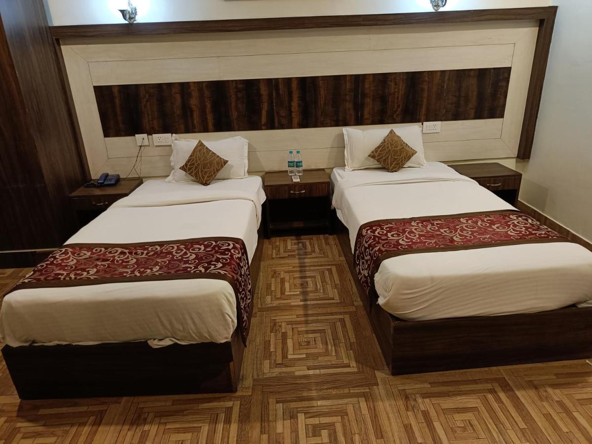 Hotel The Grand Orion Chinhat Exterior foto